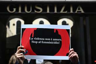 Manifestação em Gênova, na Itália, contra violência de gênero