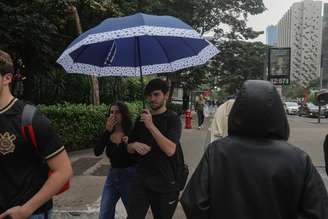 Dia chuvoso na cidade de SP, na imagem registrada.