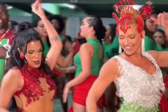 Luciene dança com Virginia, sua aluna