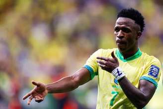 Benzema disse que Vini Jr. pode conquistar a Bola de Ouro no futuro.