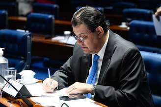 Eduardo Braga foi o relator no Senado do projeto de lei que institui o Rearp.