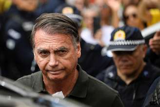 Bolsonaro em setembro, ao deixar hospital em Brasília onde fez exames e uma cirurgia
