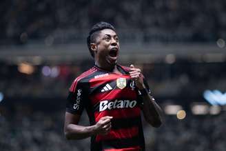 Bruno Henrique comemora gol para o Flamengo