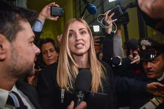Chiara Ferragni na saída de tribunal em Milão em 25 de novembro