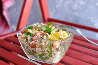 Salada de quinoa com frutas secas