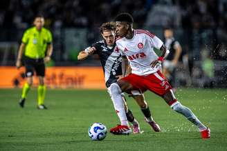 Vitão, do Internacional, na partida entre Vasco e Internacional válida pela 36ª rodada do Campeonato Brasileiro