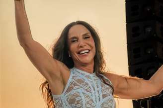 Ivete durante seu primeiro show após separação