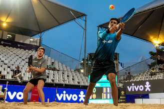 Daniel Mola de azul e Cariani de cinza 