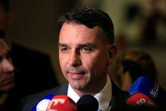 Flávio Bolsonaro teria o pior desempenho entre candidatos de direita em um eventual segundo turno contra Lula.