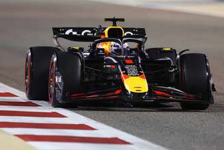 Max Verstappen é pole para corrida decisiva no ano