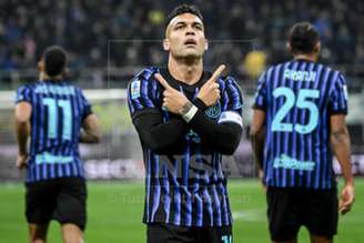 Lautaro celebra gol marcado contra o Como neste sábado