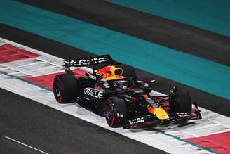 Max Verstappen conquistou a pole na decisão 