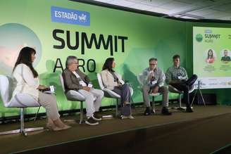 Hoje, o produtor sabe que precisa inovar, diz (na foto, a partir da esquerda: Isadora Duarte, Anselmo Arce, Carolina Vergeti, Bueno e Pedro Dusso)