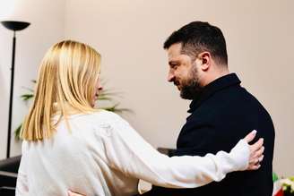 Meloni e Zelensky conversaram por telefone neste domingo