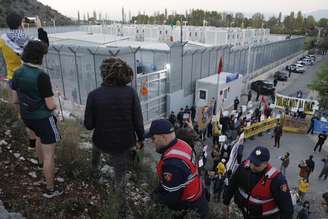 Centro de detenção de migrantes financiado pela Itália em Gjader, na Albânia