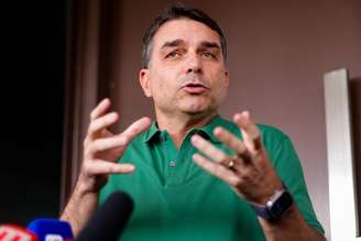 O senador Flávio Bolsonaro (PL-RJ) participou de reunião partidos do Centrão