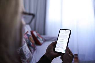 A aposentada Rosely Calvo, 72 anos, perdeu R$ 3 mil após ser vítima de um estelionato virtual.