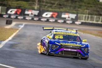 Fraga tem a chance de decidir titulo já no sábado