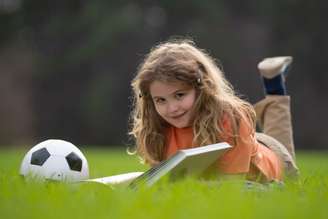 As férias escolares também são uma oportunidade para reduzir o uso de telas e aproximar crianças e jovens dos livros