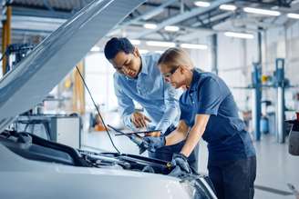 A revisão do carro é essencial para uma viagem tranquila e segura