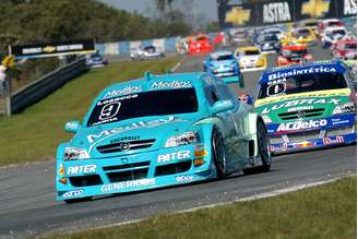 Giuliano Losacco e Cacá Bueno durante a corrida de Curitiba em 2005