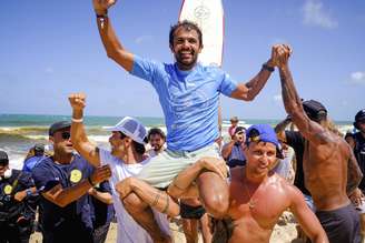 Michel Roque leva título da etapa da Praia do Futuro, em Fortaleza (CE), no Circuito Banco do Brasil de Surfe 2025