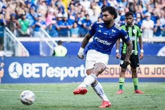 Gabigol marcando o gol do Cruzeiro. 