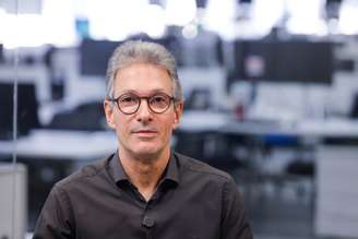 Zena duz que pretende arrecadar, com a venda, 'R$ 10 bilhões ou mais', dinheiro que seria usado para pagar dívidas; o Estado de Minas Gerais tem uma fatia de 50,3% da Copasa, e venderia 45% das ações