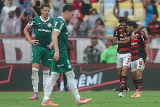 Flamengo e Palmeiras terão duelo nas rodadas finais do Brasileirão.