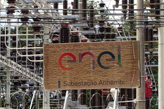 Placa com logo da Enel e informação 'Subestação Anhembi'