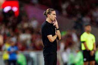 Invicto em finais, Filipe Luís lidera o Flamengo na decisão contra o PSG