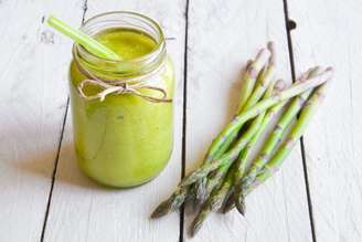 Suco detox de aspargo e abacaxi