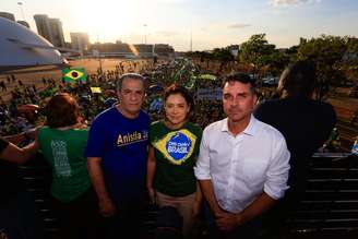 Silas Malafaia, Michelle e Flávio Bolsonaro em ato em favor da anistia em Brasília.