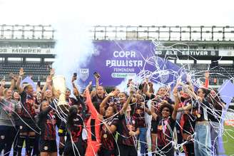 Jogadoras das Bragantinas. 