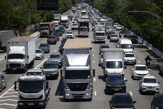 Lula editou MP que destina R$ 6 bi a linhas de financiamento do BNDES para aquisição de caminhões