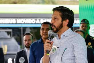 Prefeito de São Paulo, Ricardo Nunes (MDB), durante entrega de ônibus elétrico na cidade de São Paulo em novembro.