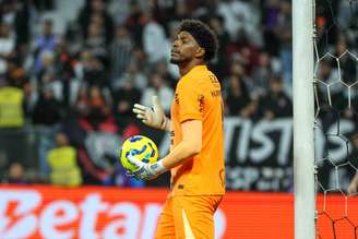 Hugo Souza no jogo de ida da final da Copa do Brasil