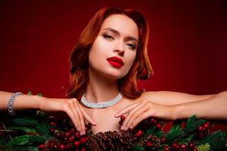 A combinação entre produtos de longa duração e métodos estratégicos de aplicação ajuda a manter o visual impecável por horas