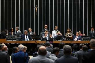 BRASÍLIA — O Congresso Nacional aprovou o Orçamento de 2026 com um superávit de R$ 34,5 bilhões, R$ 61 bilhões em emendas parlamentares em ano eleitoral e corte em despesas obrigatórias e em vitrines do governo do presidente Luiz Inácio Lula da Silva (PT).