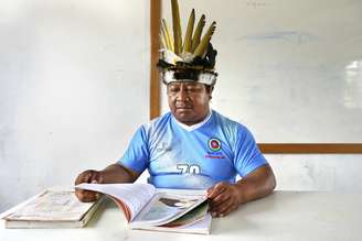 Dzoodzo Baniwa alia saberes ancestrais do seu povo com a ciência para ensinar física e matemática em escola no AM