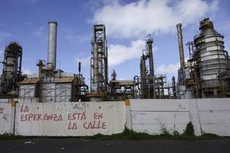 Área externa de uma refinaria de petróleo na Venezuela em meio a tensões com os EUA