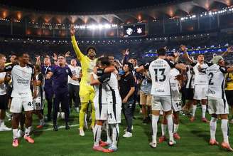 Corinthians venceu o Vasco no Maracanã por 2 a 1.