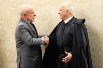 Lula (PT) prestigia a posse de Edson Fachin na presidência do STF.