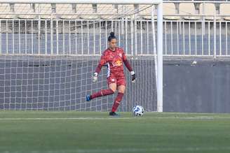 Manu Souza, goleira do time feminino sub-20 das Bragantinas. 