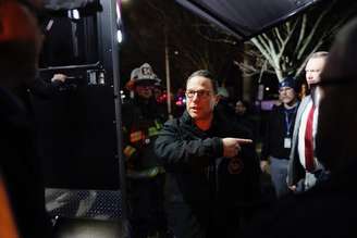 Governador Josh Shapiro durante entrevista coletiva sobre a explosão em asilo na Pensilvânia, Estados Unidos —