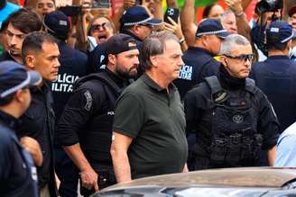 Jair Bolsonaro, ex-presidente da República, vai ser internado nesta quarta-feira, 24