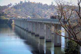 Com a falta de chuvas, o Sistema Cantareira, que abastece a Grande SP, está com apenas 20% do seu volume operacional. Na foto Represa Atibainha, em Nazaré Paulista. FOTO: Felipe Rau/Estadão