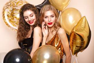 Enquanto o preto atrai proteção, o dourado é a cor da prosperidade e da energia