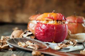 Maçã recheada com nozes