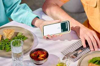 A AstroPay oferece conta global com IOF zero e cartão aceito em mais de 200 países.